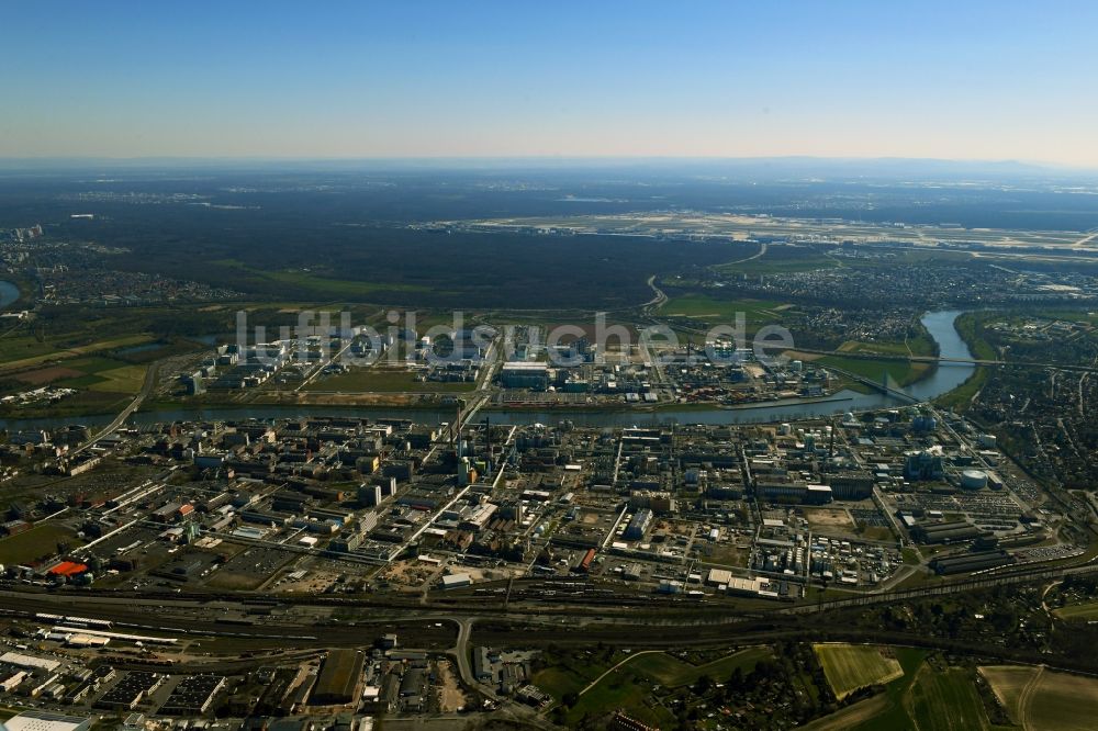 Luftbild Frankfurt am Main - Raffinerie- Werksgelände des Industriepark Höchst in Frankfurt am Main im Bundesland Hessen, Deutschland