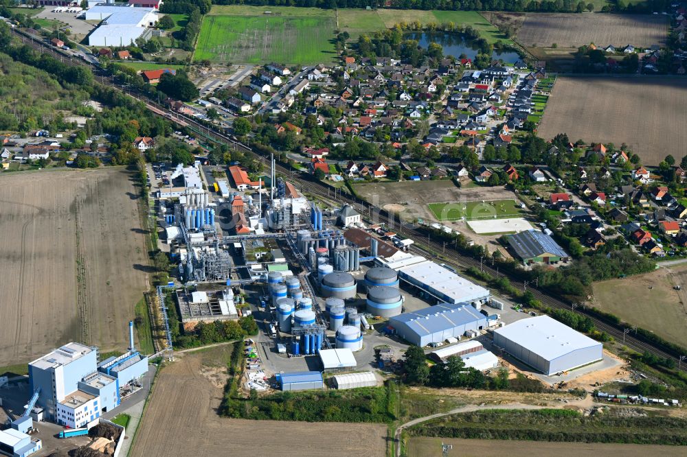 Dollbergen aus der Vogelperspektive: Raffinerie- Werksgelände des Mineralölproduzenten AVISTA OIL AG in Dollbergen im Bundesland Niedersachsen