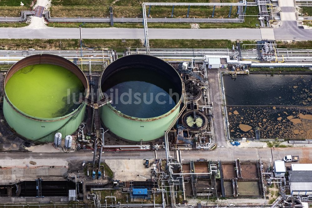 Kösching aus der Vogelperspektive: Raffinerie- Werksgelände des Mineralölproduzenten Gunvor in Kösching im Bundesland Bayern, Deutschland