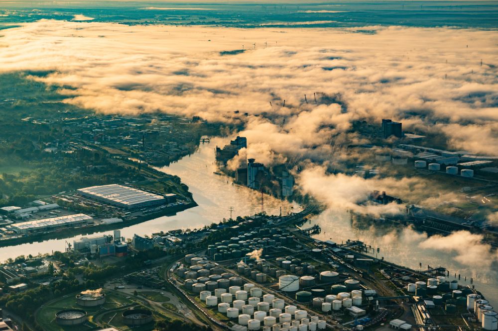 Luftaufnahme Hamburg - Raffinerie- Werksgelände des Mineralölproduzenten Shell in Hamburg