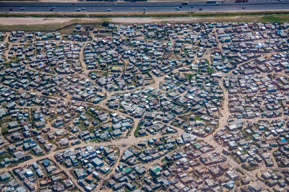 Luftaufnahme Kapstadt - Randbezirk Kapstadt - Nyanga Township in Kapstadt