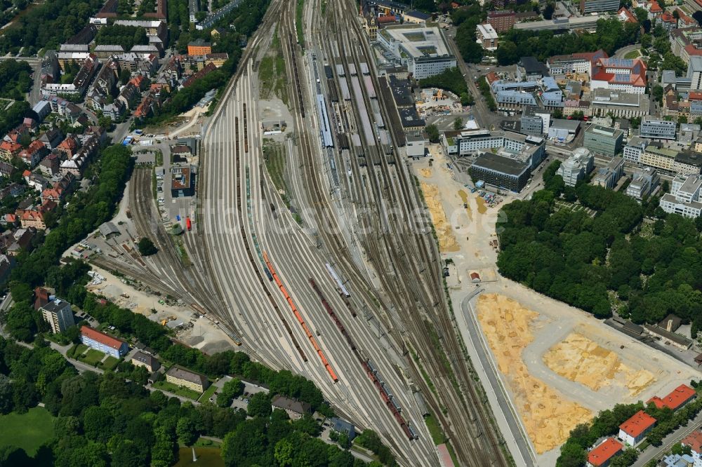 Augsburg aus der Vogelperspektive: Rangierbahnhof und Güterbahnhof der Deutschen Bahn in Augsburg im Bundesland Bayern, Deutschland