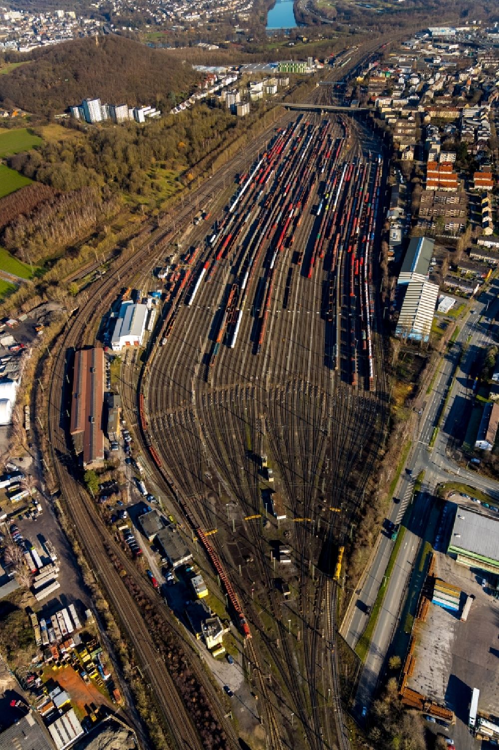 Hagen aus der Vogelperspektive: Rangierbahnhof und Güterbahnhof der Deutschen Bahn in Hagen im Bundesland Nordrhein-Westfalen, Deutschland