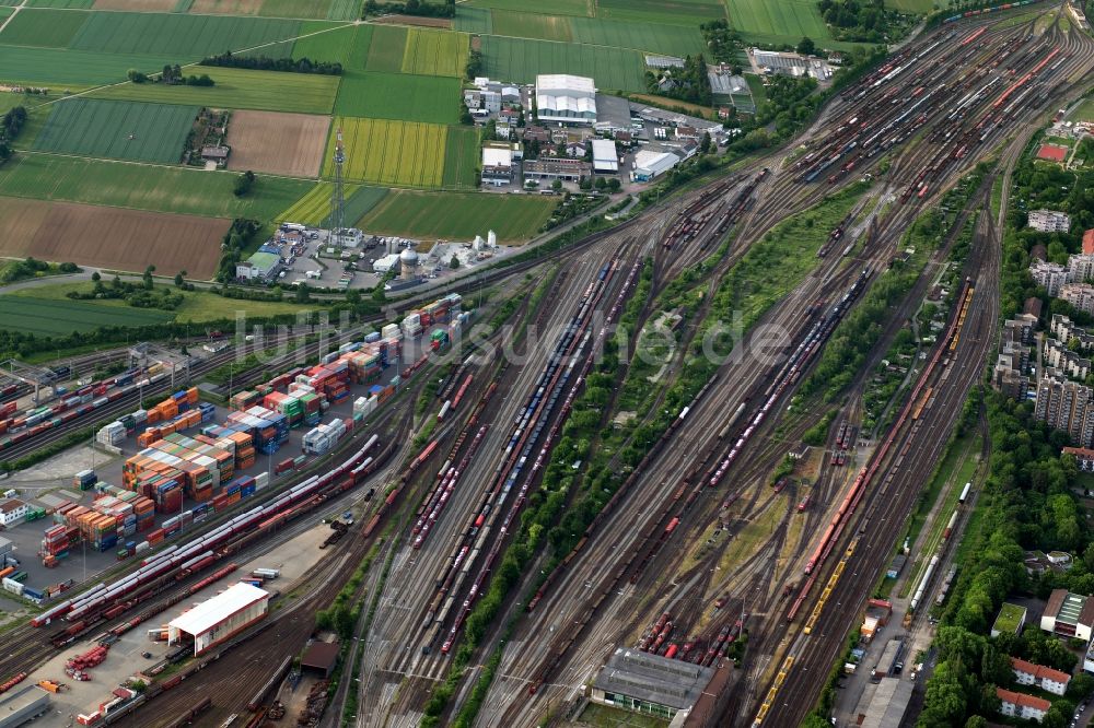 Kornwestheim aus der Vogelperspektive: Rangierbahnhof und Güterbahnhof der Deutschen Bahn in Kornwestheim im Bundesland Baden-Württemberg