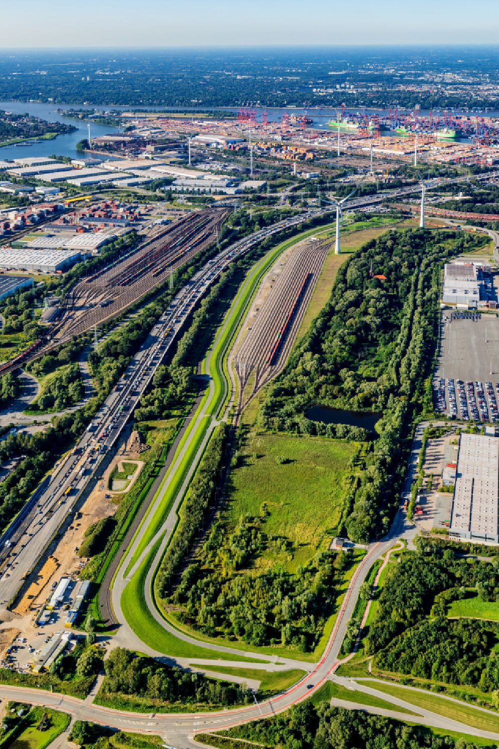 Luftaufnahme Hamburg - Rangierbahnhof und Güterbahnhof der Deutschen Bahn im Ortsteil Altenwerder in Hamburg, Deutschland