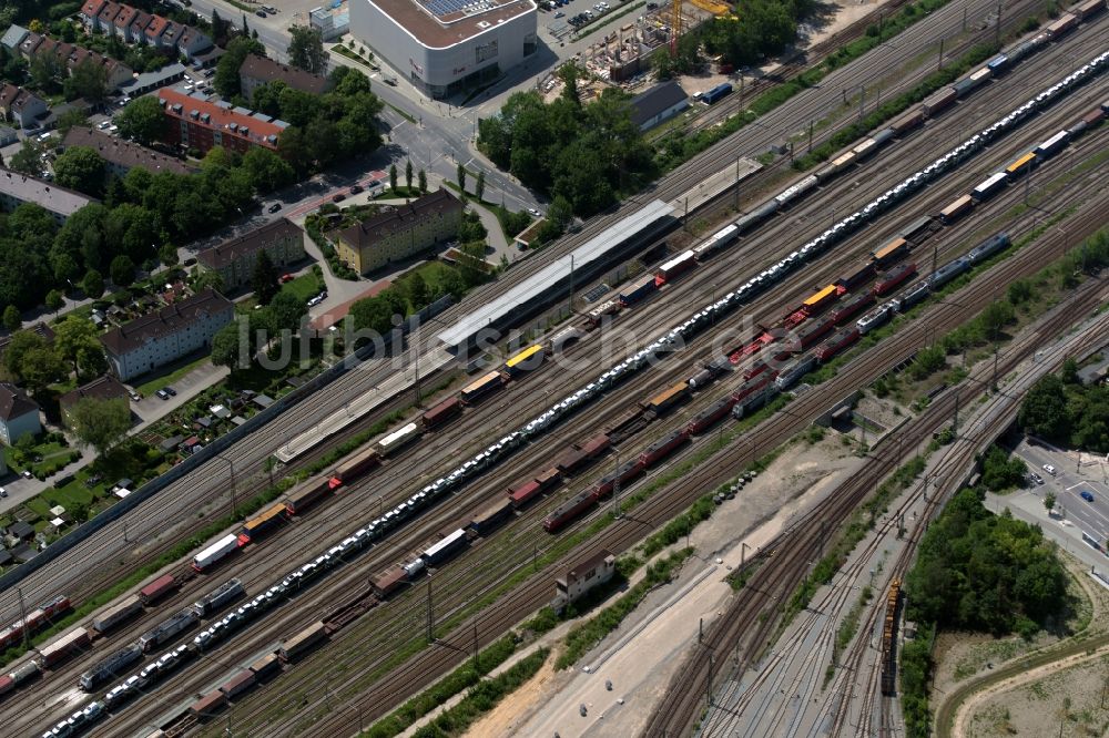 München von oben - Rangierbahnhof und Güterbahnhof der Deutschen Bahn im Ortsteil Berg am Laim in München im Bundesland Bayern, Deutschland