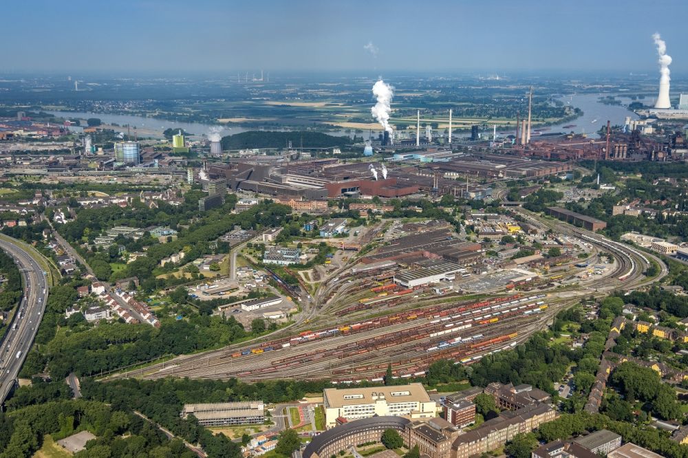 Luftaufnahme Duisburg - Rangierbahnhof und Güterbahnhof der Deutschen Bahn im Ortsteil Hamborn in Duisburg im Bundesland Nordrhein-Westfalen, Deutschland