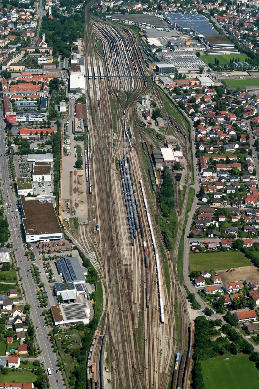 Ingolstadt aus der Vogelperspektive: Rangierbahnhof, Güterbahnhof und Hauptbahnhof der Deutschen Bahn in Ingolstadt im Bundesland Bayern, Deutschland
