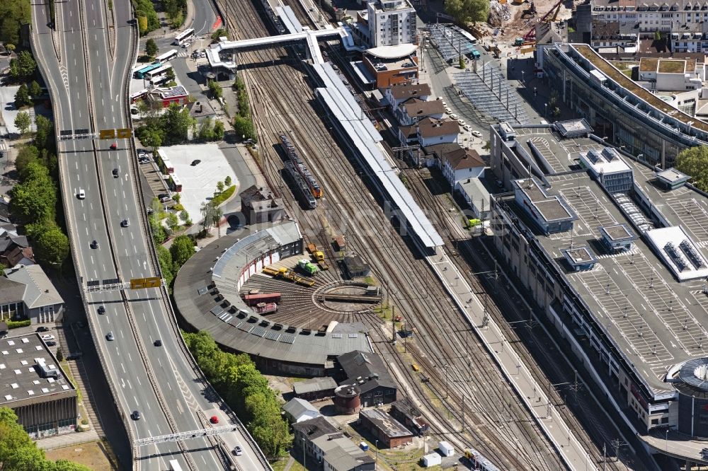 Luftaufnahme Siegen - Rangierbahnhof und Güterbahnhof sowie Hauptbahnhof der Deutschen Bahn in Siegen im Bundesland Nordrhein-Westfalen, Deutschland