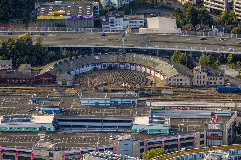 Luftaufnahme Siegen - Rangierbahnhof und Güterbahnhof sowie Hauptbahnhof der Deutschen Bahn in Siegen im Bundesland Nordrhein-Westfalen, Deutschland