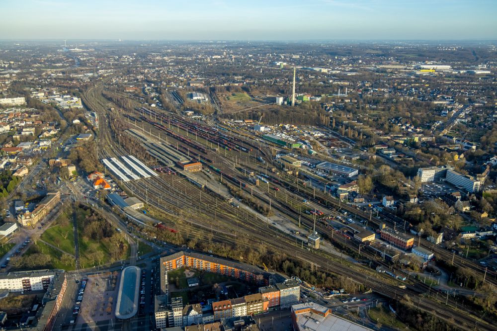 Herne von oben - Rangierbahnhof und Schienen des Hauptbahnhofes Wanne-Eickel der Deutschen Bahn in Herne im Bundesland Nordrhein-Westfalen