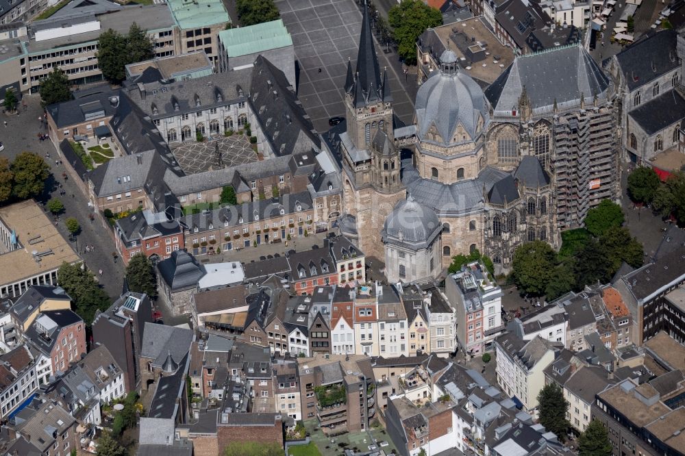 Luftbild Aachen - Rathausplatz mit Dom in Aachen im Bundesland Nordrhein-Westfalen, Deutschland