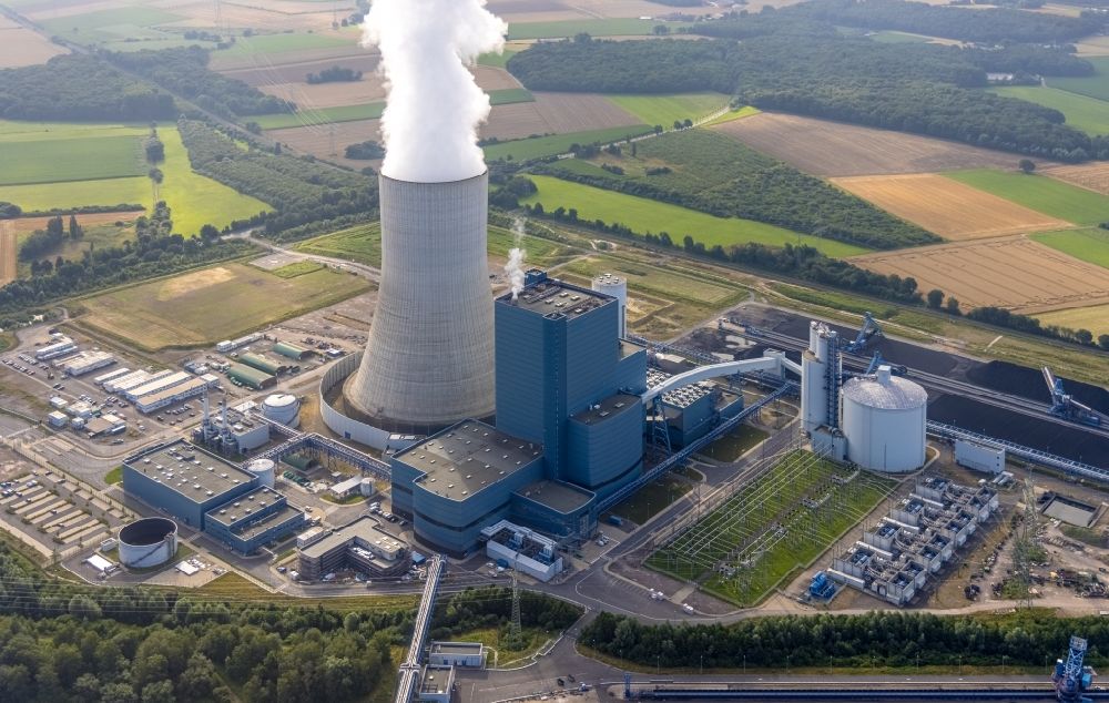 Datteln aus der Vogelperspektive: Rauchfahne des Kohle- Heizkraftwerkes Datteln 4 Uniper Kraftwerk in Datteln im Bundesland Nordrhein-Westfalen, Deutschland