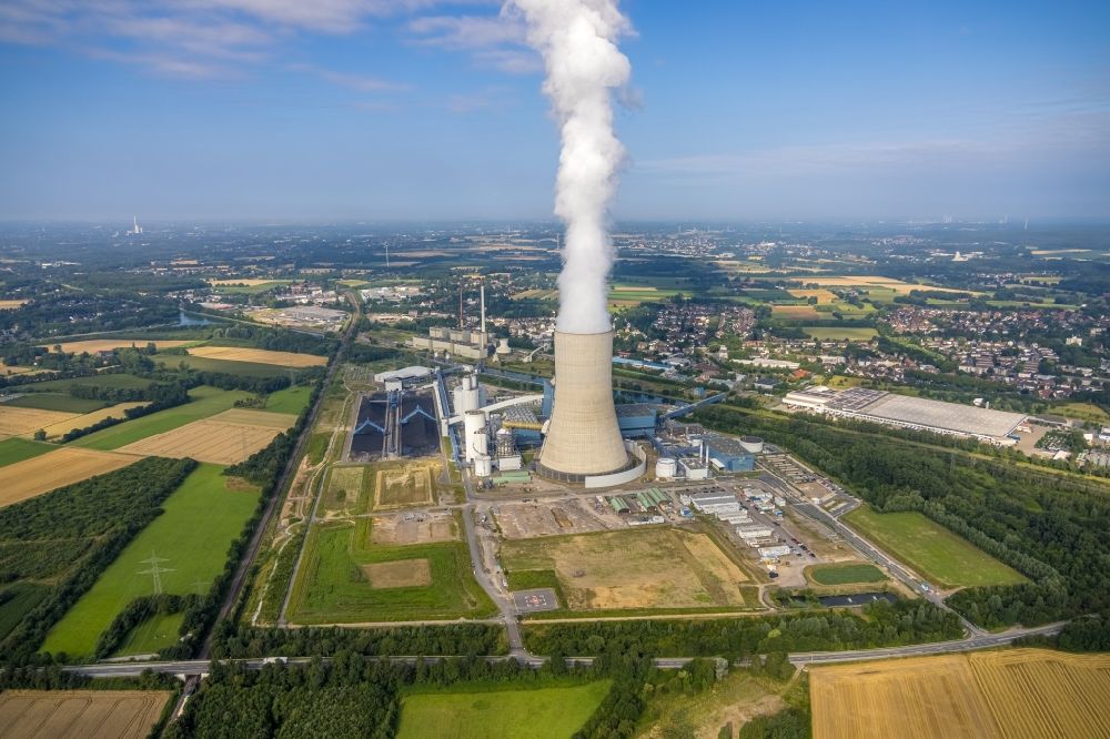 Datteln aus der Vogelperspektive: Rauchfahne des Kohle- Heizkraftwerkes Datteln 4 Uniper Kraftwerk in Datteln im Bundesland Nordrhein-Westfalen, Deutschland