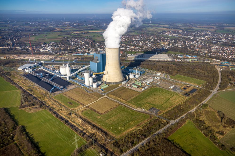 Luftaufnahme Datteln - Rauchfahne des Kohle- Heizkraftwerkes Datteln 4 Uniper Kraftwerk in Datteln im Bundesland Nordrhein-Westfalen, Deutschland