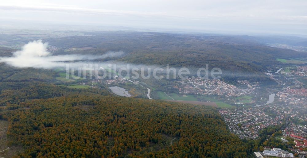 Luftaufnahme Staufenberg - Rauchschwaden eines Brandes im Baumbestand eines Waldgebietes in Staufenberg im Bundesland Niedersachsen, Deutschland