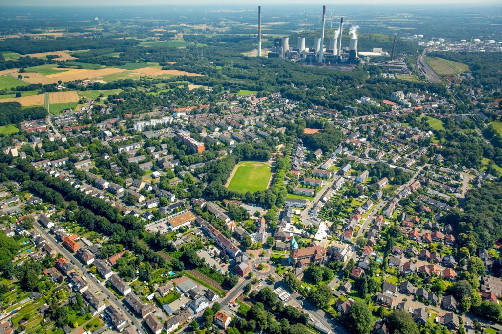 Gelsenkirchen aus der Vogelperspektive: Rauchwolken am Horizont über dem Kernkraftwerk in Gelsenkirchen im Bundesland Nordrhein-Westfalen