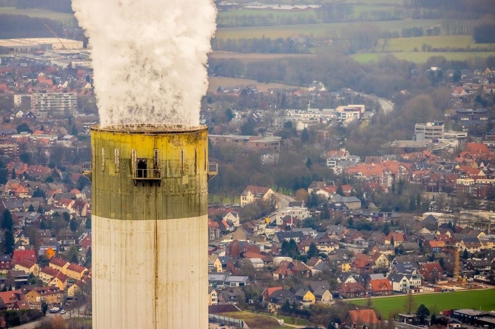Luftbild Bergkamen - Rauchwolken am Horizont über dem Steinkohlekraftwerk in Bergkamen im Bundesland Nordrhein-Westfalen, Deutschland