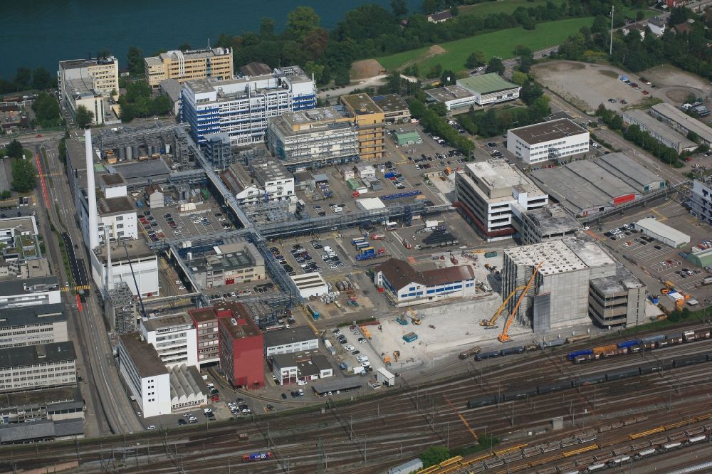 Luftbild Muttenz - Rückbau eines Silo -Gebäudekomplex und Logistikzentrum auf dem Gelände der Novartis Pharma Schweizerhalle an der Rothausstrasse in Muttenz im Kanton Basel-Landschaft, Schweiz