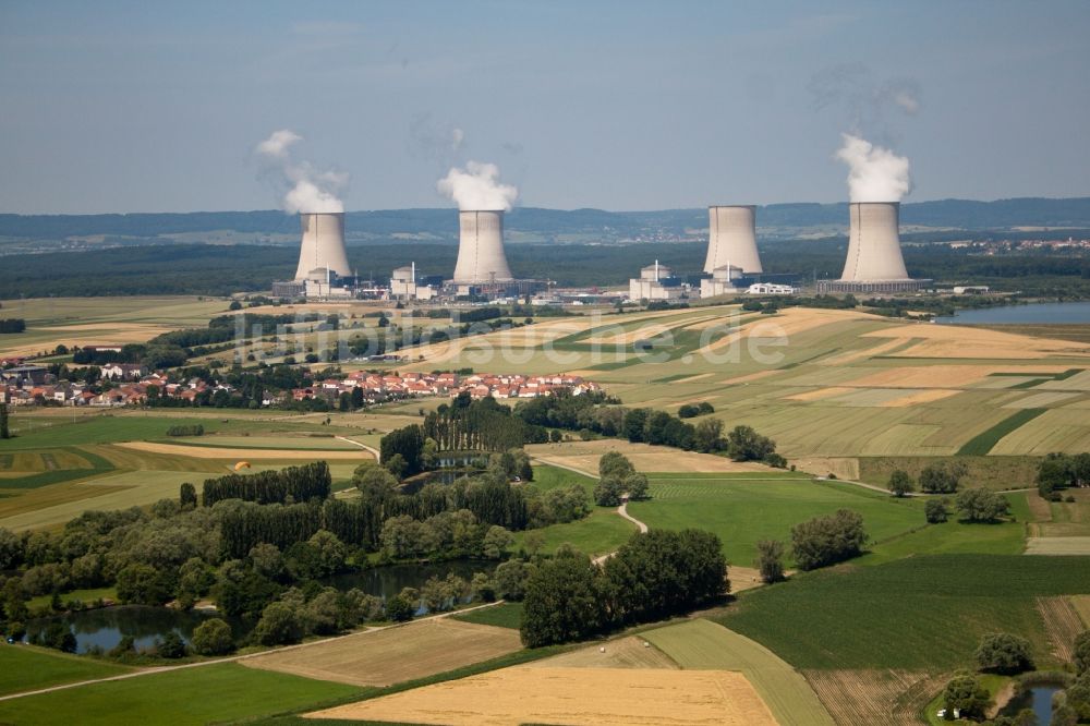 Luftaufnahme Cattenom - Reaktorblöcke und Anlagen des AKW - KKW Kernkraftwerk in Cattenom in Alsace-Champagne-Ardenne-Lorraine, Frankreich