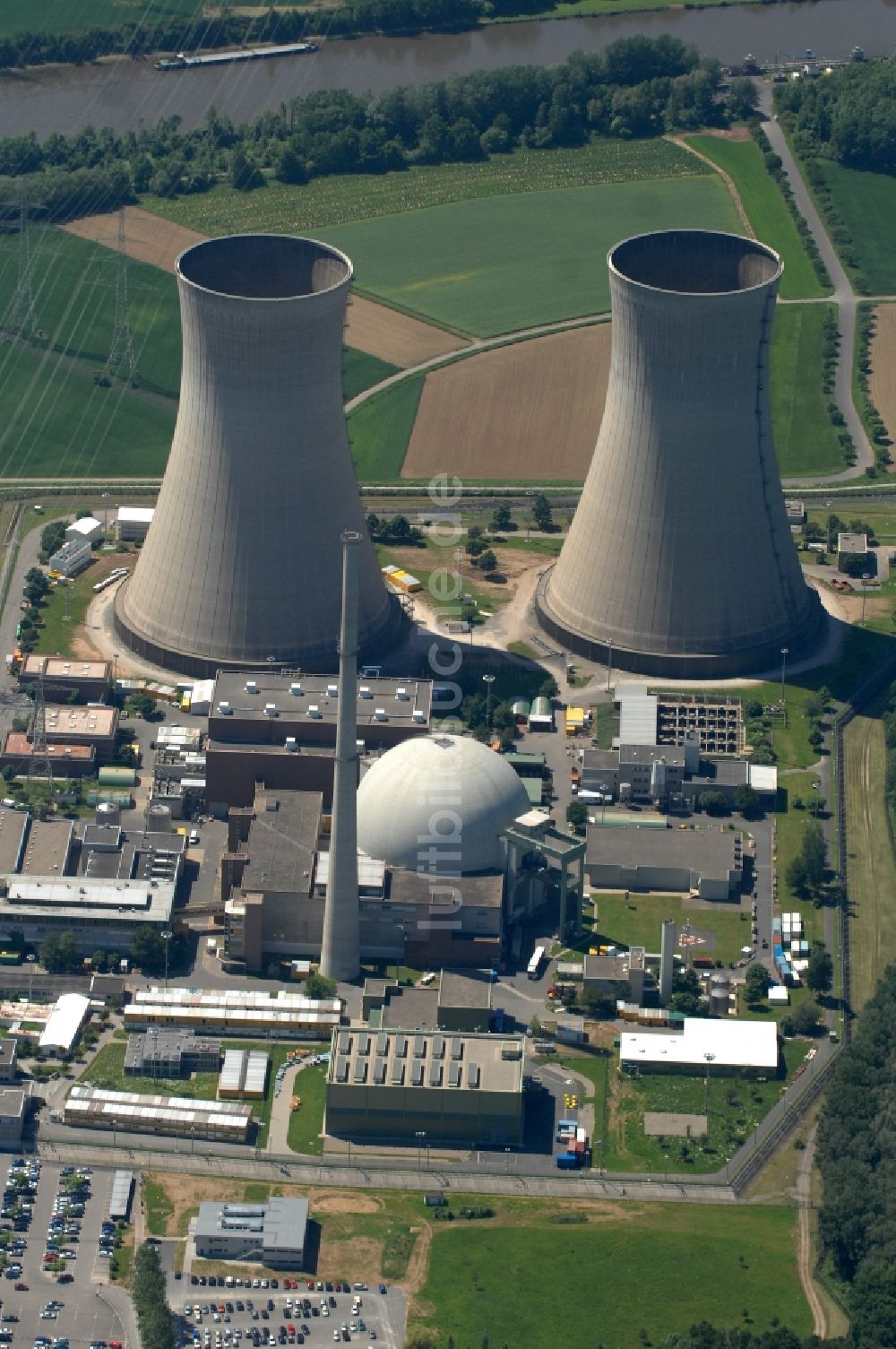 Grafenrheinfeld von oben - Reaktorblöcke und Anlagen des AKW - KKW Kernkraftwerk in Grafenrheinfeld im Bundesland Bayern