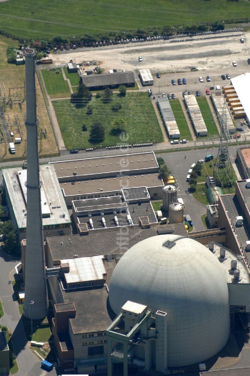 Grafenrheinfeld von oben - Reaktorblöcke und Anlagen des AKW - KKW Kernkraftwerk in Grafenrheinfeld im Bundesland Bayern