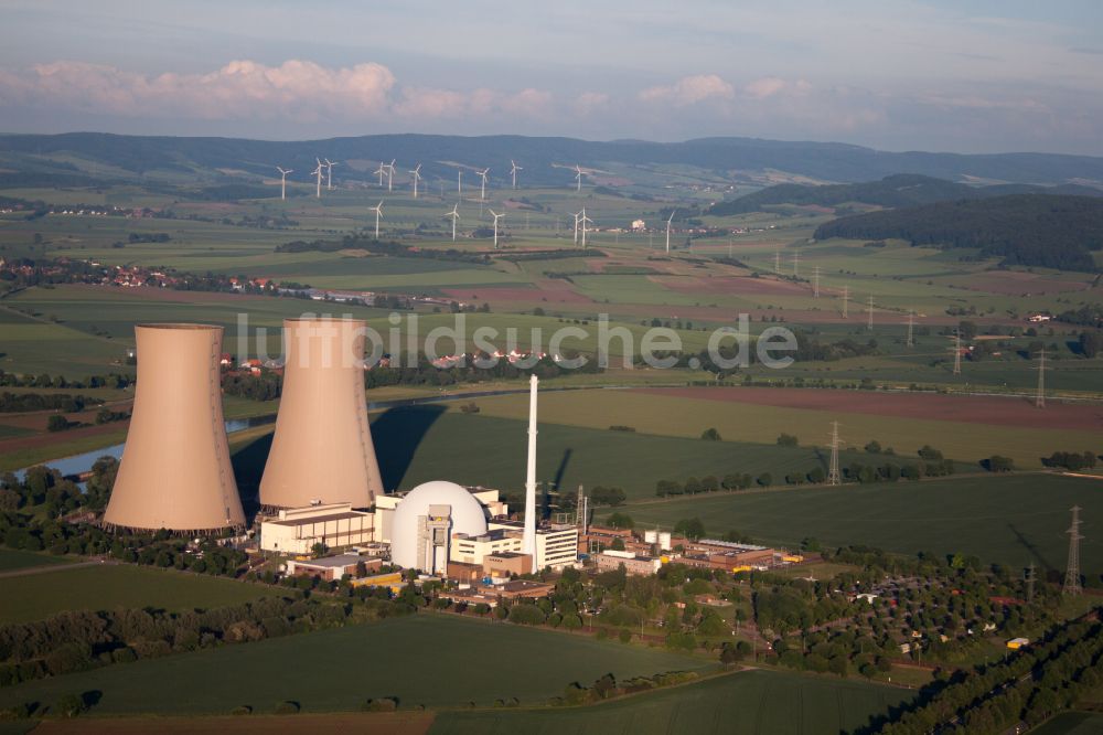 Grohnde von oben - Reaktorblöcke und Anlagen des AKW - KKW Kernkraftwerk Grohnde im Bundesland Niedersachsen, Deutschland