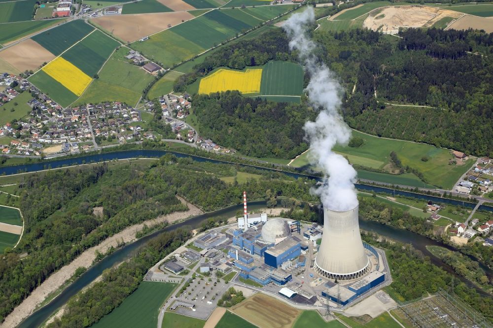 Luftaufnahme Däniken - Reaktorblöcke und Anlagen des AKW - KKW Kernkraftwerk Gösgen in Däniken in Solothurn, Schweiz