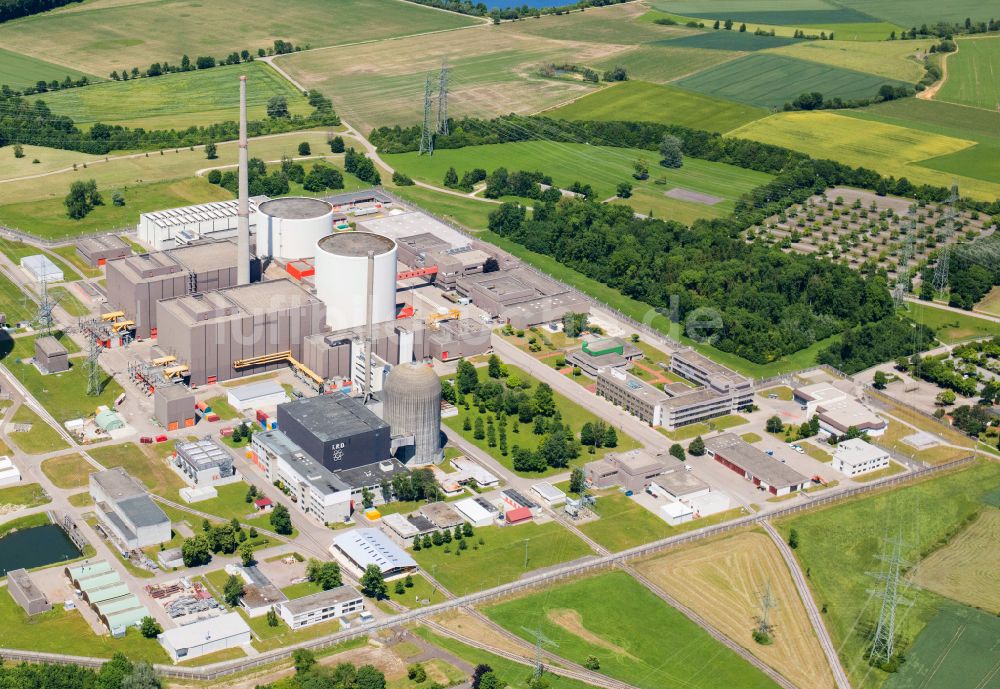 Luftaufnahme Gundremmingen - Reaktorblöcke und Anlagen des AKW - KKW Kernkraftwerk in Gundremmingen im Bundesland Bayern, Deutschland