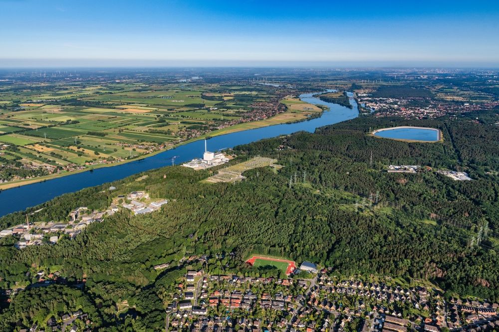Luftaufnahme Geesthacht - Reaktorblöcke und Anlagen des AKW - KKW Kernkraftwerk Krümmel in Geesthacht im Bundesland Schleswig-Holstein, Deutschland