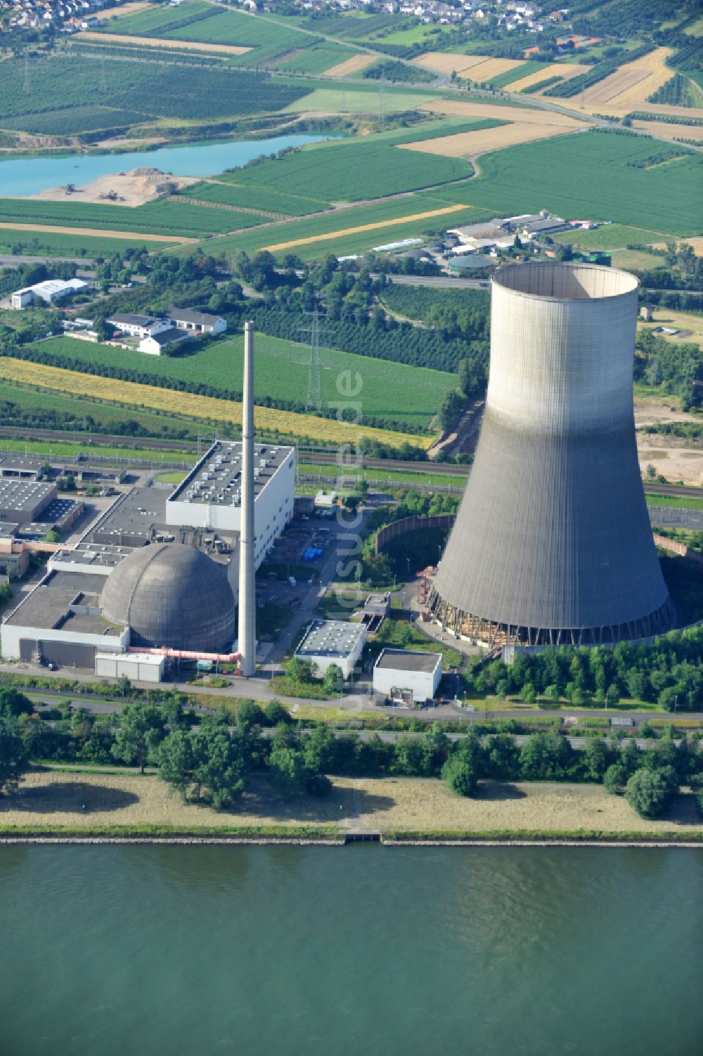 Mülheim-Kärlich aus der Vogelperspektive: Reaktorblöcke und Anlagen des AKW - KKW Kernkraftwerk in Mülheim-Kärlich im Bundesland Rheinland-Pfalz, Deutschland