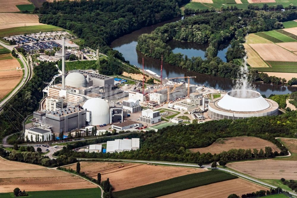 Neckarwestheim von oben - Reaktorblöcke und Anlagen des AKW - KKW Kernkraftwerk in Neckarwestheim im Bundesland Baden-Württemberg, Deutschland