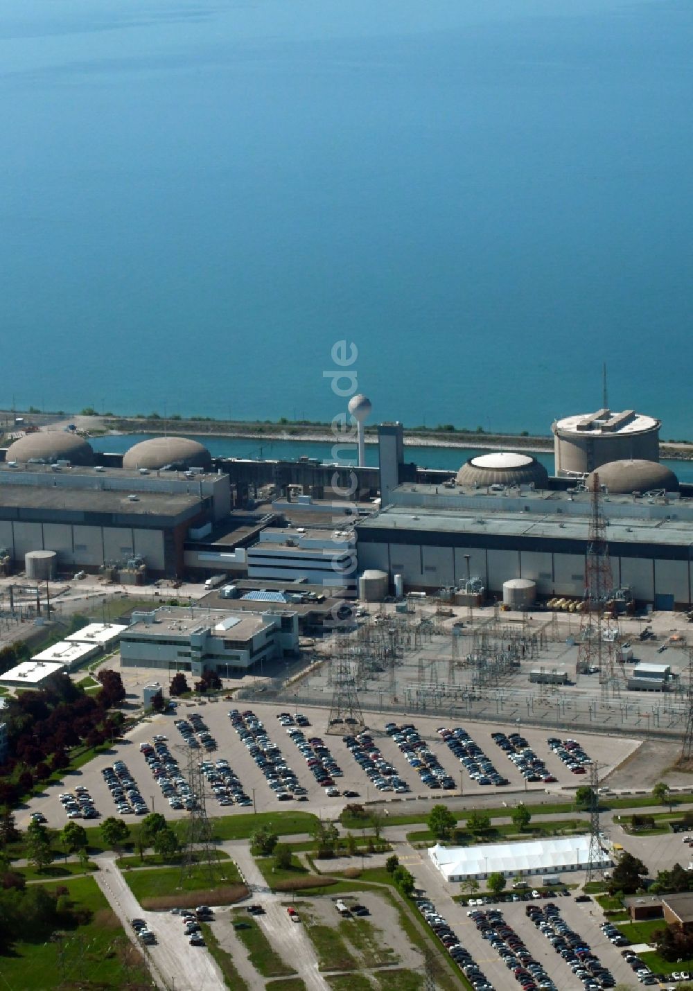 Pickering aus der Vogelperspektive: Reaktorblöcke und Anlagen des AKW - KKW Kernkraftwerk in Pickering in Ontario, Kanada