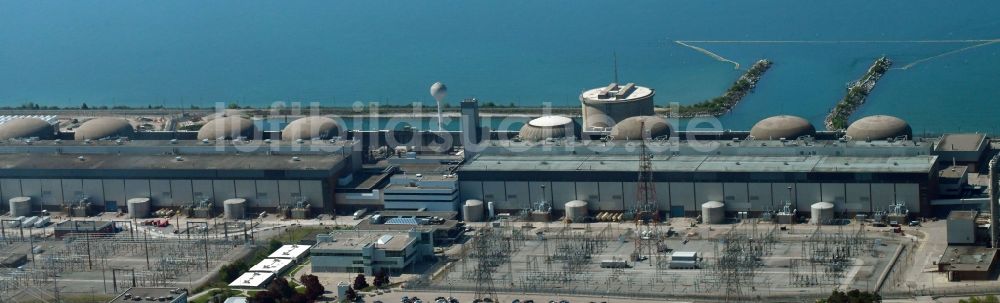 Pickering von oben - Reaktorblöcke und Anlagen des AKW - KKW Kernkraftwerk in Pickering in Ontario, Kanada