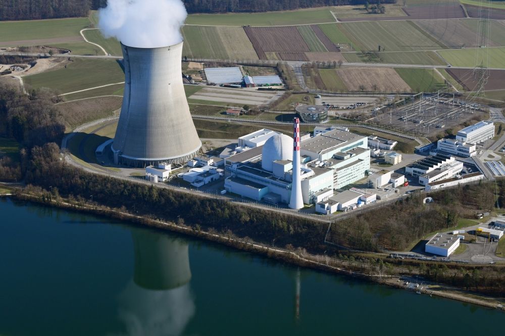 Luftaufnahme Leibstadt - Reaktorblock und Kühlturm des AKW - KKW Kernkraftwerk Leibstadt KKL in der Landschaft am Hochrhein bei Leibstadt im Kanton Aargau, Schweiz