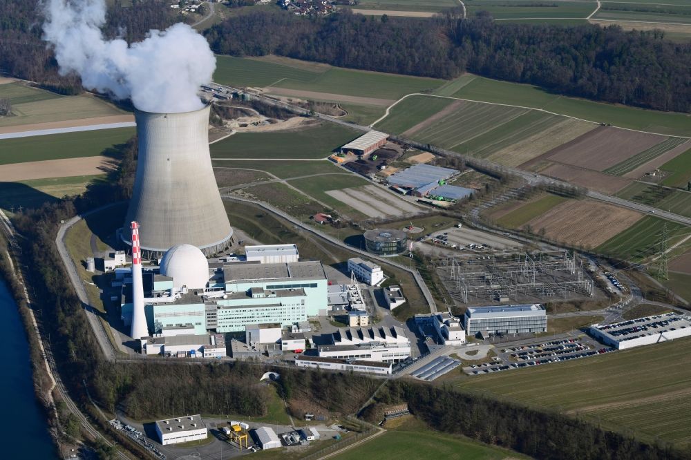 Luftaufnahme Leibstadt - Reaktorblock und Kühlturm des AKW - KKW Kernkraftwerk Leibstadt KKL in der Landschaft am Hochrhein bei Leibstadt im Kanton Aargau, Schweiz