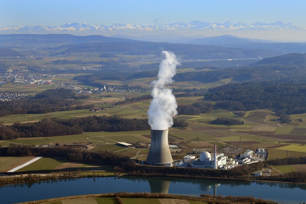 Leibstadt aus der Vogelperspektive: Reaktorblock und Kühlturm des AKW - KKW Kernkraftwerk Leibstadt KKL in der Landschaft am Hochrhein bei Leibstadt im Kanton Aargau, Schweiz