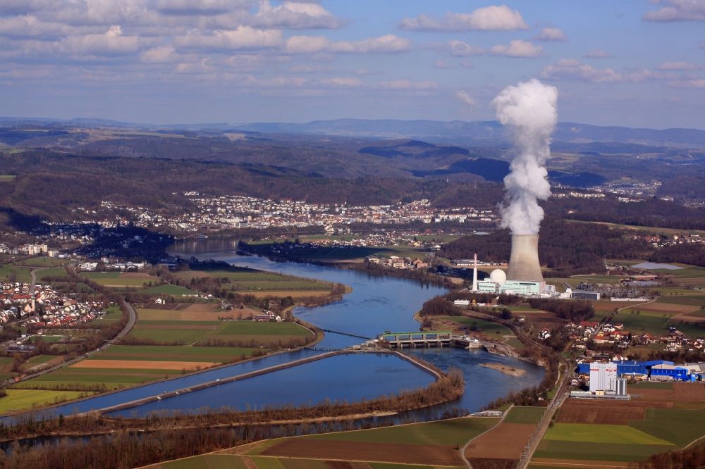 Luftaufnahme Leibstadt - Reaktorblock, Kühlturm und Anlagen des AKW - KKW Kernkraftwerk KKL in Leibstadt im Kanton Aargau, Schweiz