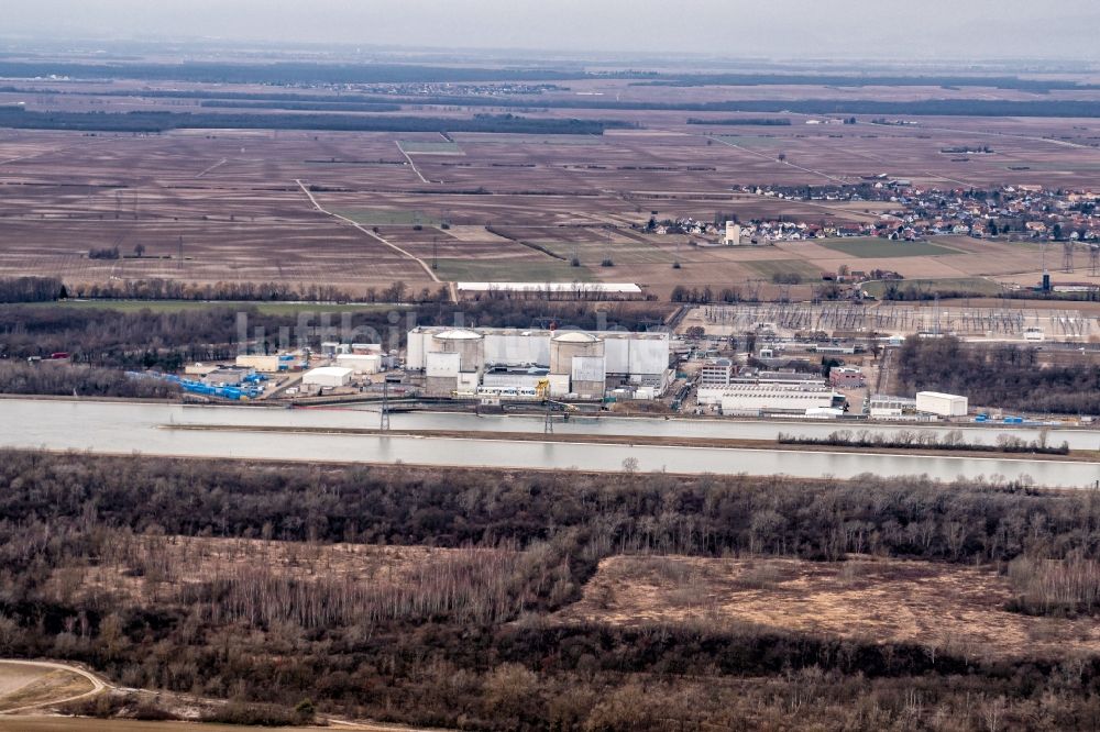 Fessenheim aus der Vogelperspektive: Reaktorblöcke und Anlagen des AKW - KKW Kernkraftwerk in Fessenheim in Grand Est, Frankreich
