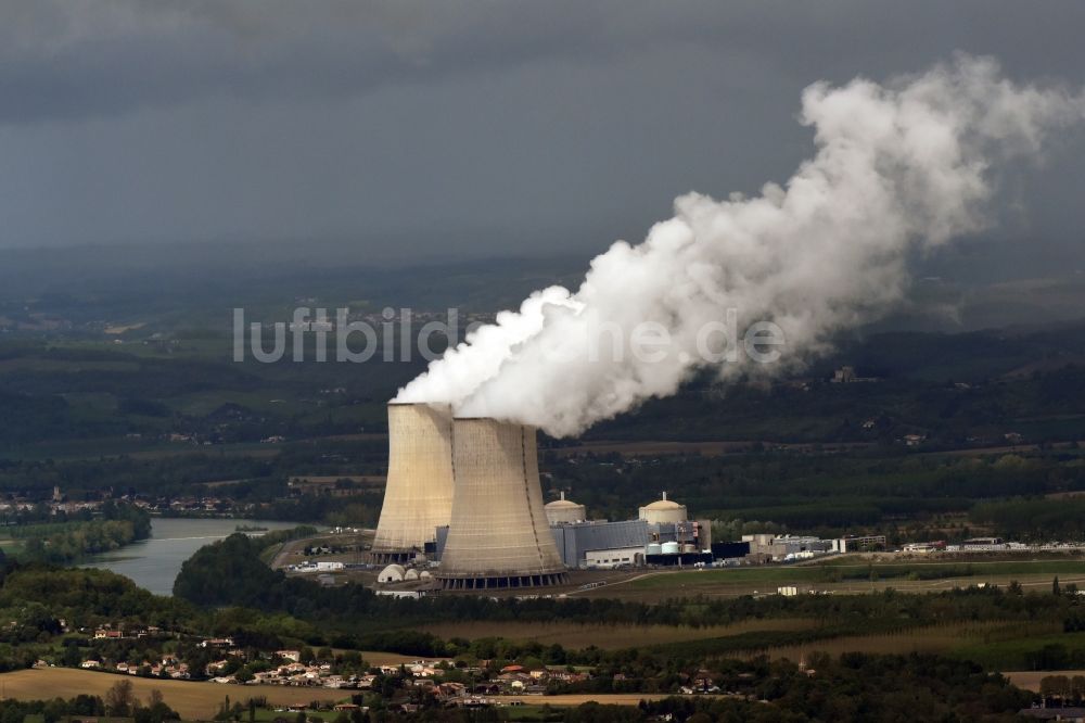 Luftbild Golfech - Reaktorblöcke und Anlagen des AKW - KKW Kernkraftwerk in Golfech in Languedoc-Roussillon Midi-Pyrenees, Frankreich