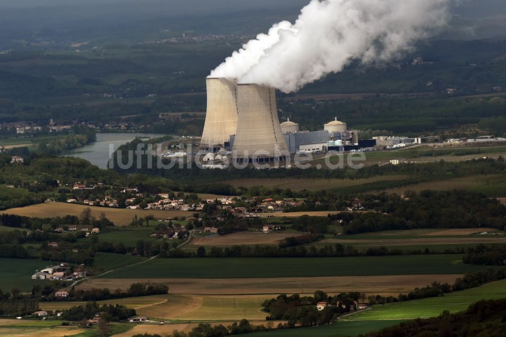 Luftaufnahme Golfech - Reaktorblöcke und Anlagen des AKW - KKW Kernkraftwerk in Golfech in Languedoc-Roussillon Midi-Pyrenees, Frankreich