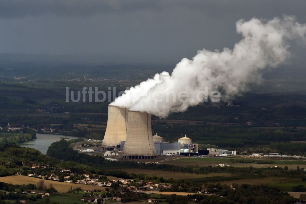 Golfech von oben - Reaktorblöcke und Anlagen des AKW - KKW Kernkraftwerk in Golfech in Languedoc-Roussillon Midi-Pyrenees, Frankreich