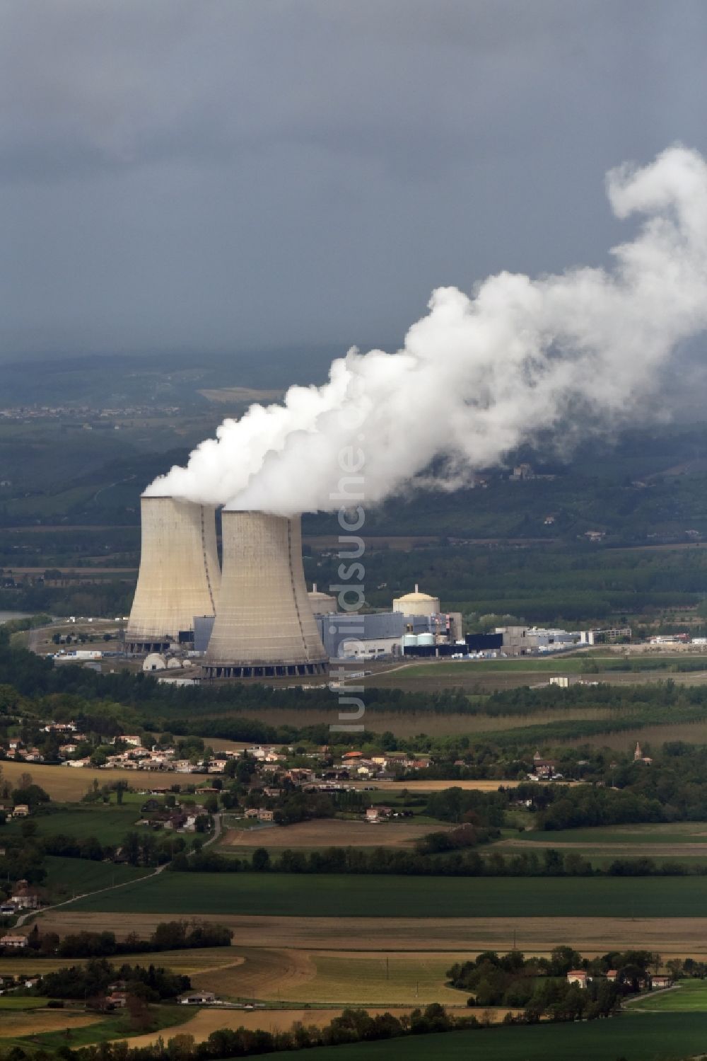 Luftbild Golfech - Reaktorblöcke und Anlagen des AKW - KKW Kernkraftwerk in Golfech in Languedoc-Roussillon Midi-Pyrenees, Frankreich