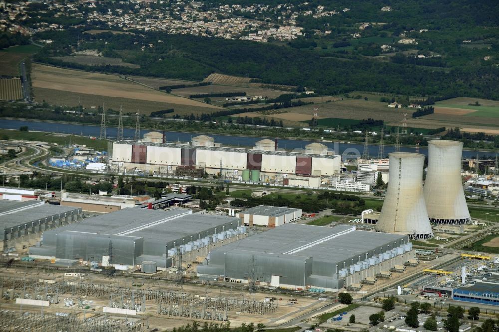 Luftbild Saint-Paul-Trois-Châteaux - Reaktorblöcke und Anlagen des AKW - KKW Kernkraftwerk Tricastin in Saint-Paul-Trois-Châteaux in Auvergne Rhone-Alpes, Frankreich