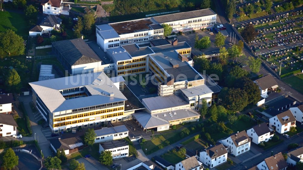 Luftaufnahme Neustadt (Wied) - Realschule plus in Neustadt (Wied) im Bundesland Rheinland-Pfalz, Deutschland