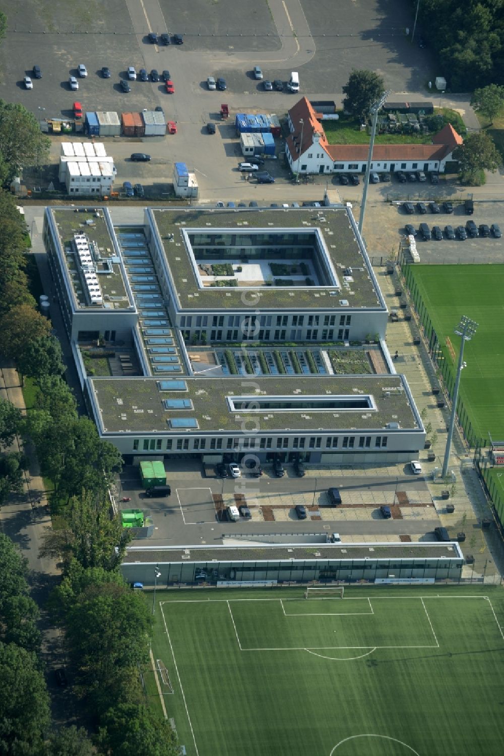 Leipzig aus der Vogelperspektive: Red Bull Akademie am Gelände des RB- Trainingszentrums am Cottaweg in Leipzig im Bundesland Sachsen