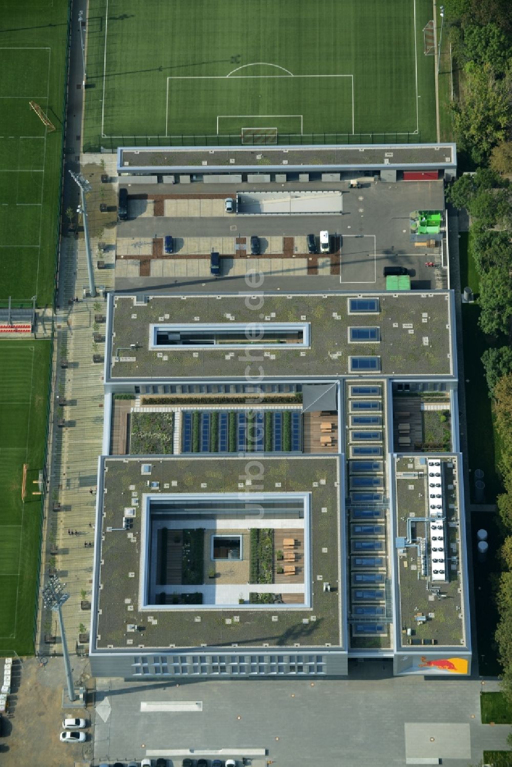 Leipzig von oben - Red Bull Akademie am Gelände des RB- Trainingszentrums am Cottaweg in Leipzig im Bundesland Sachsen