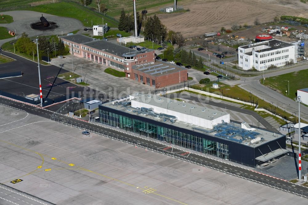 Schönefeld von oben - Regierungsflughafen - Empfangsgebäude im Protokollbereich am Flughafen BER in Schönefeld im Bundesland Brandenburg, Deutschland