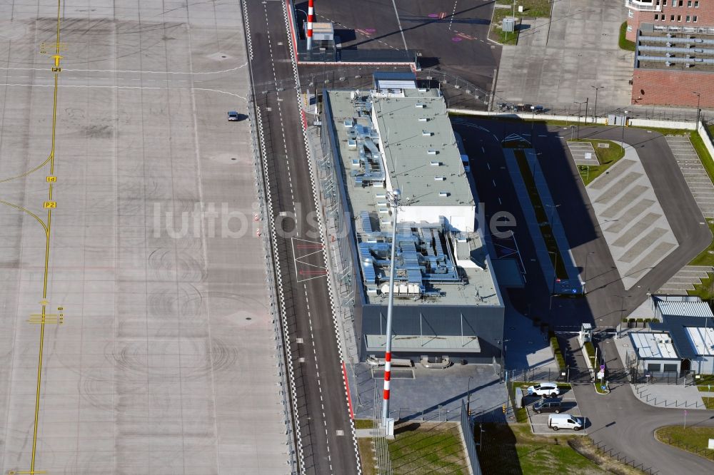 Luftaufnahme Schönefeld - Regierungsflughafen - Empfangsgebäude im Protokollbereich am Flughafen BER in Schönefeld im Bundesland Brandenburg, Deutschland