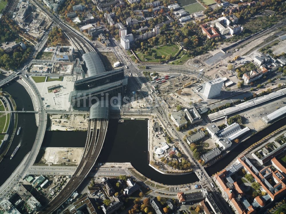 Luftbild Berlin - Regierungsviertel und Hauptbahnhof an der Spree im Stadtteil Moabit in Berlin